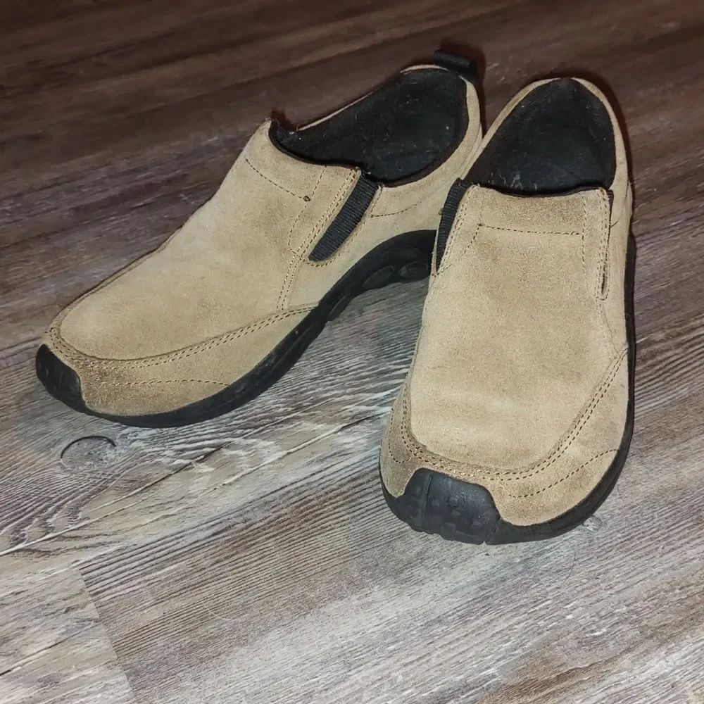 Cabela's tan slip on loafers  shoes  Sz 7.5